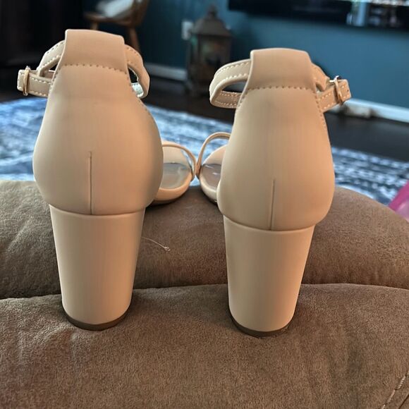 DREAM PAIRS Women's Chunk Low Heel Pump Sandals. Beige. Size 9 - Picture 8 of 11